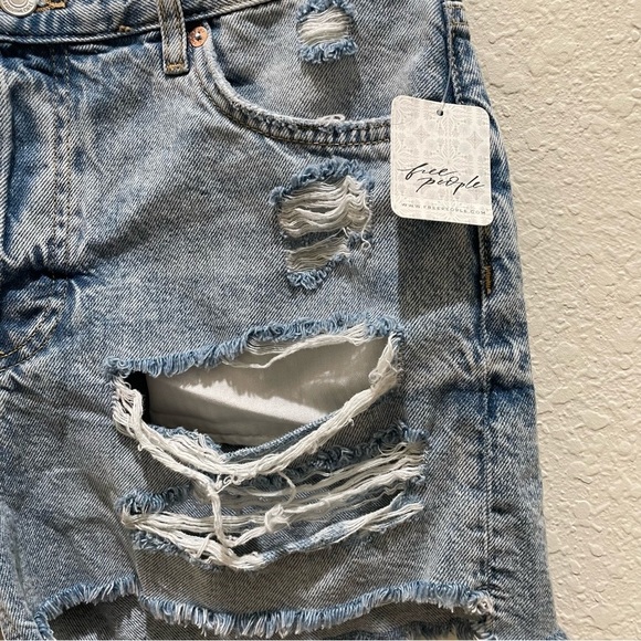 NWT Free People distressed denim shorts mid rise ripped size 28 - Picture 5 of 14